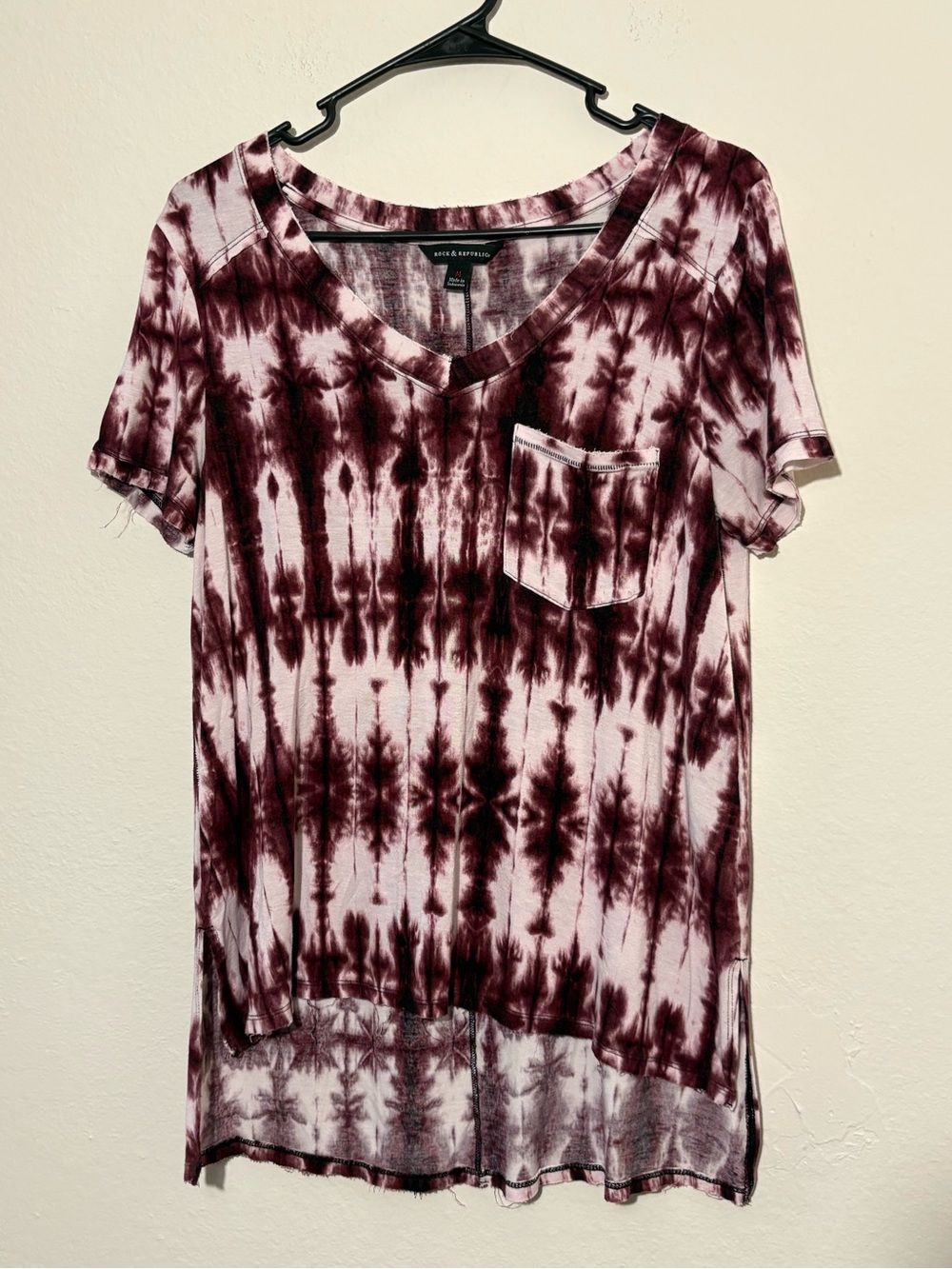 Rock & Republic Burgundy Tie Dye V Neck Pocket Top M Y2K Boho Grunge
